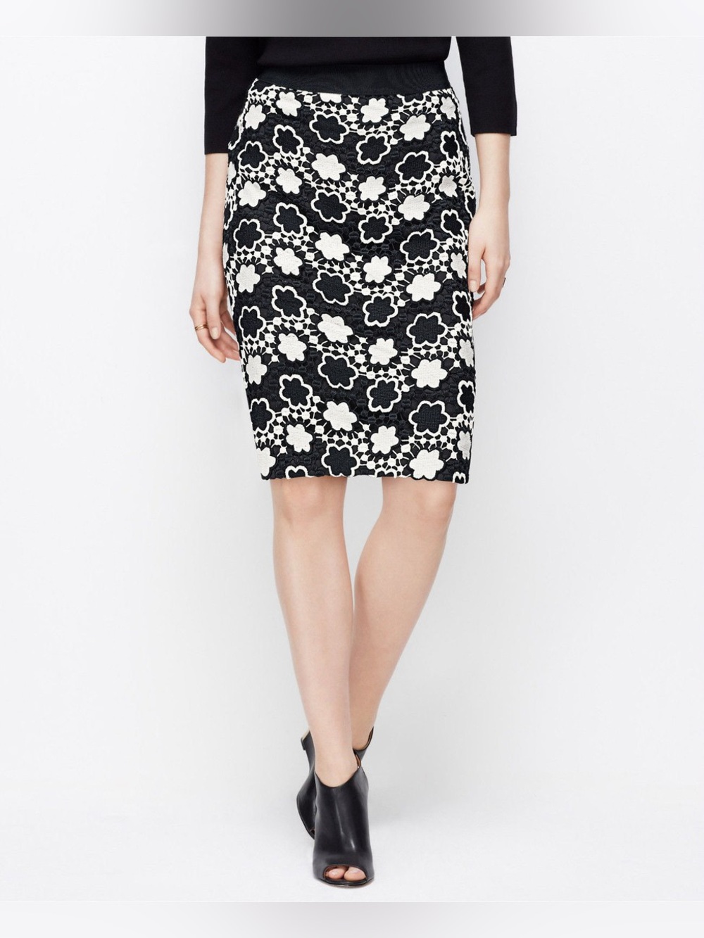 Ann Taylor Black and White Floral Pencil Skirt